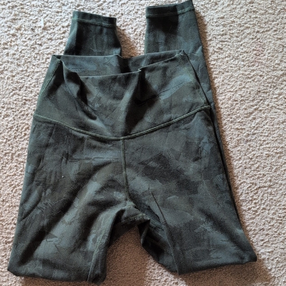 Colorfulkoala Green Camo Athletic Workout Leggings Size Small